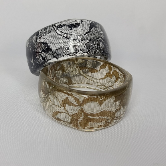 *SOLD* Vintage Lucite Bangle Bracelets Black Golden Brown Lace Wide Width 1980s - Picture 2 of 8
